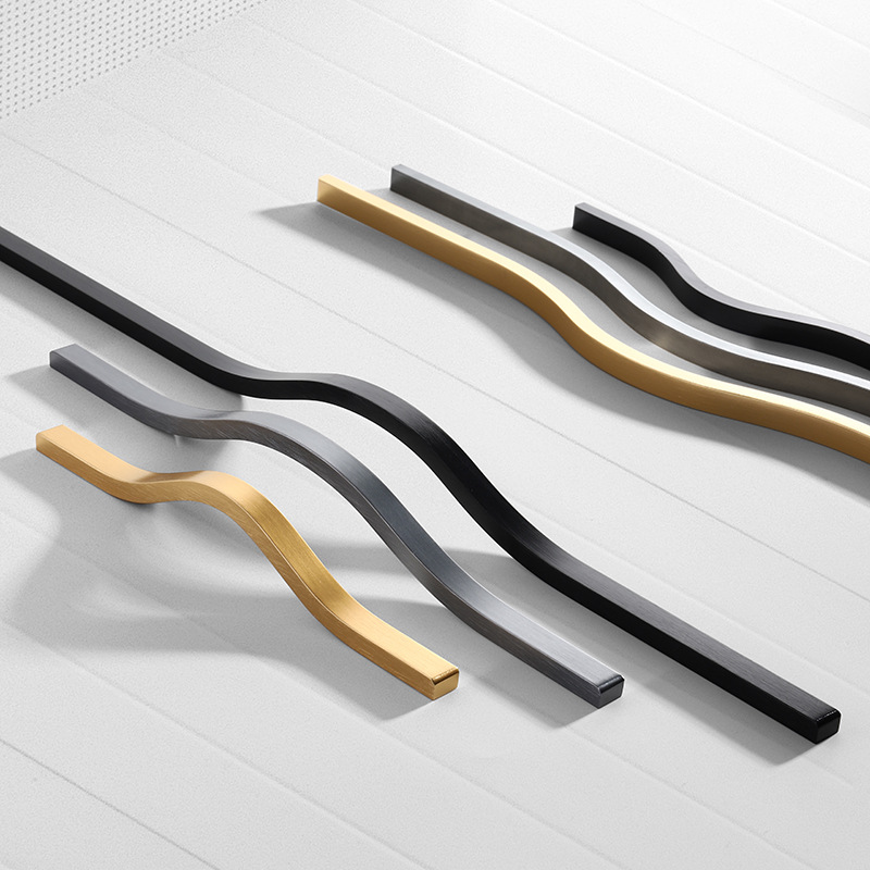 Curved Spring Bar - Galvanisierte Schrankgriffe aus gebürstetem Gold –